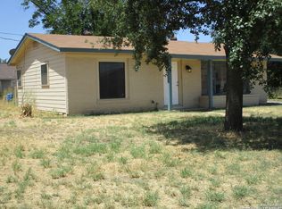820 E Alabama St, Pearsall, TX 78061