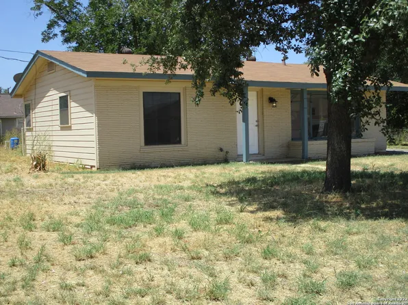 820 E Alabama St, Pearsall, TX 78061