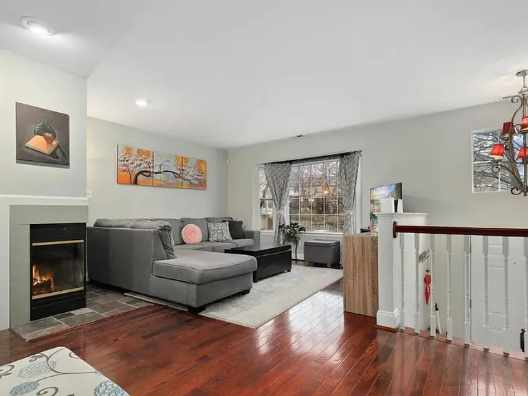 813 Jubal Way — Photo 3