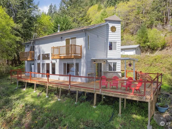 37 Wildwood Lane, Cathlamet, WA 98612