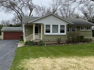 329 Douglas Rd, Batavia, IL 60510