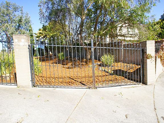 3rd image of 3601 Black Feather Dr