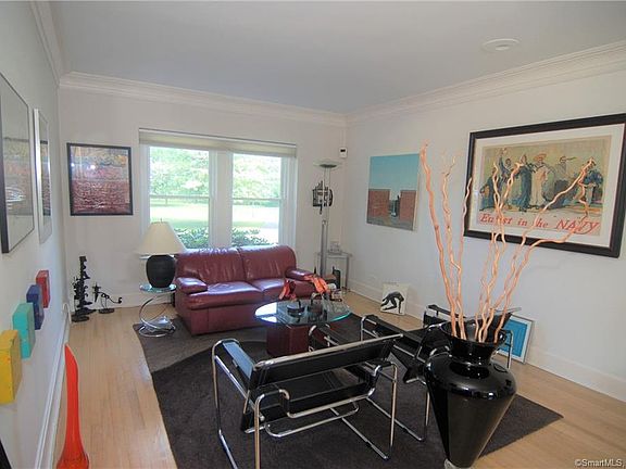 3rd image of 134 Woodside Grn APT 1A