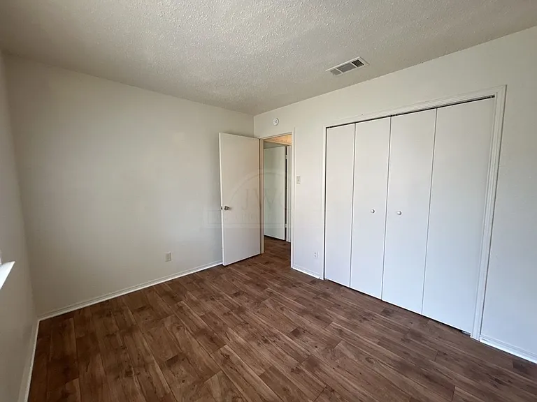 2108 Carousel Dr — Photo 11