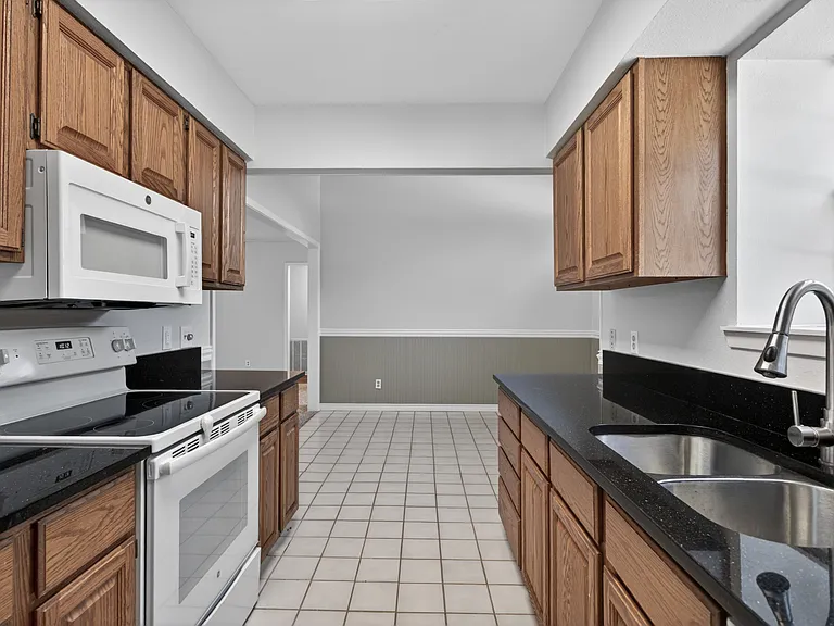 5301 Tartan Cir — Photo 14