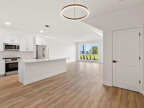 4th image of 9378 S Alder PLACE #103