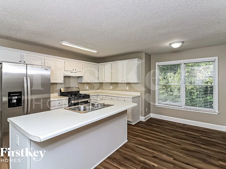 3727 Lockerbie Ln — Photo 9