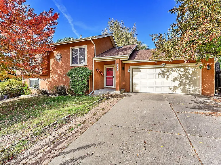 6940 Meadowwood Pl — Photo 1