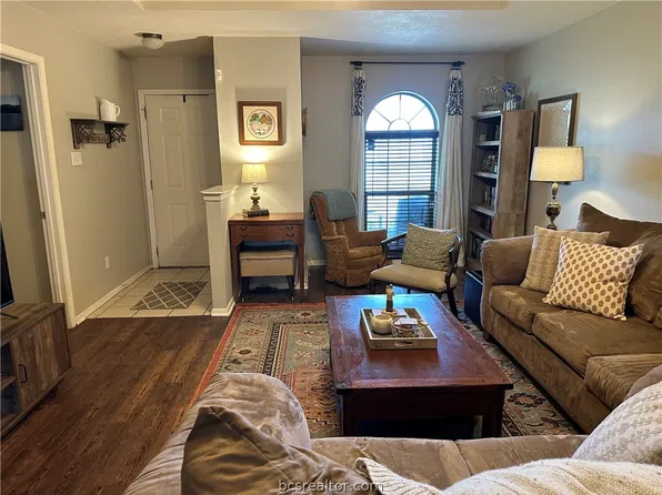 904 Camellia Ct APT B, College Station, TX 77840