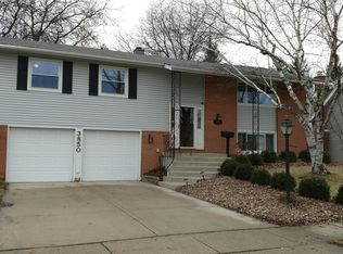 3850 N Firestone Dr, Hoffman Estates, IL 60192