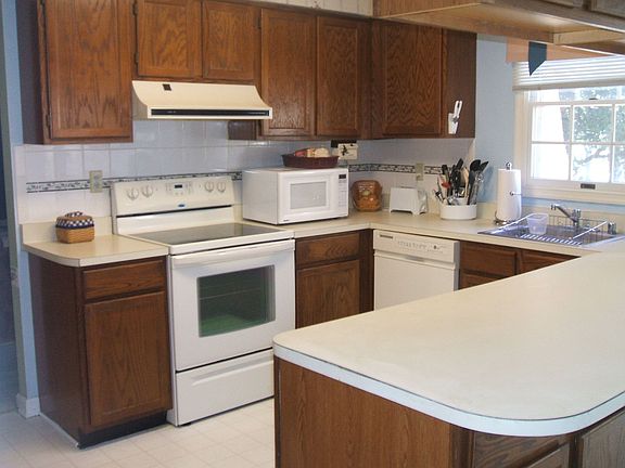 Kithchen w/breakfast nook