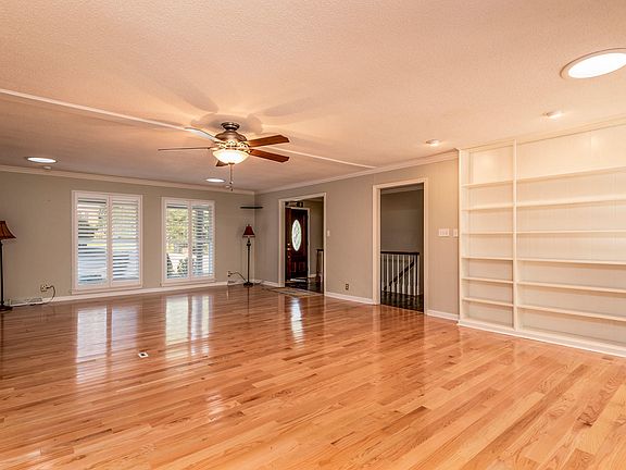 2nd image of 312 Forest Oak Dr