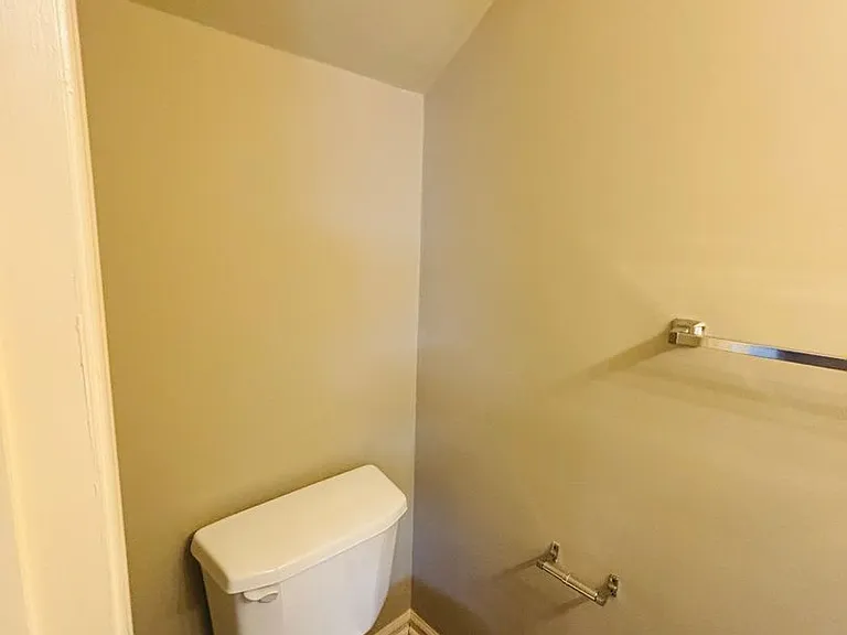 1416 Christine Ct — Photo 9