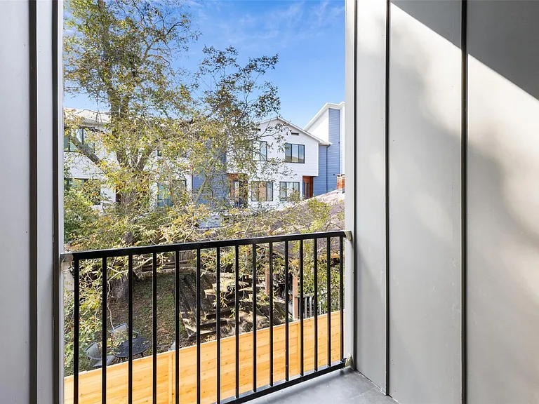 6012 Hudson St #3 — Photo 11