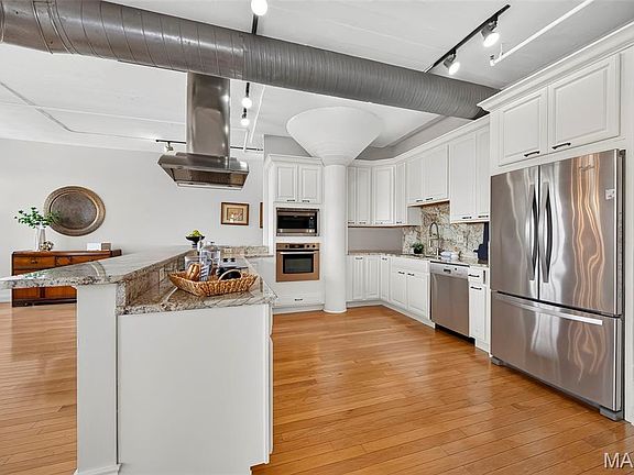 3rd image of 4901 Washington Blvd APT 5C