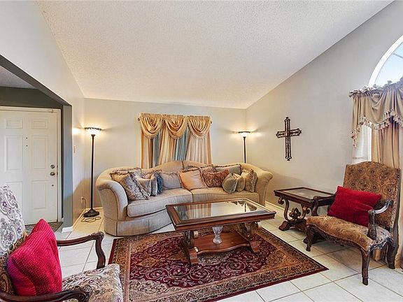 5th image of 140 Willow Wood Dr