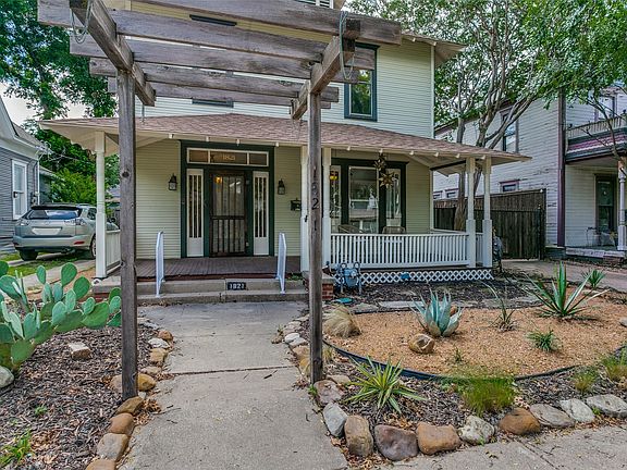 2nd image of 1821 College Ave