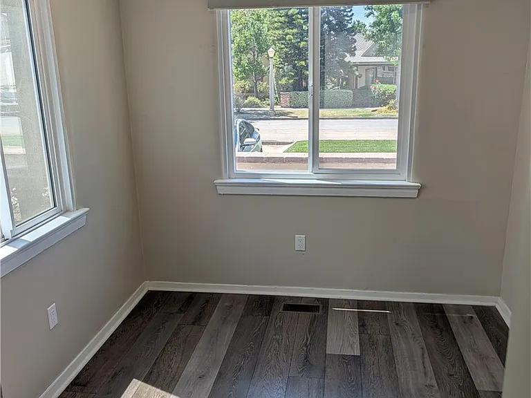 2609 Birch St — Photo 33