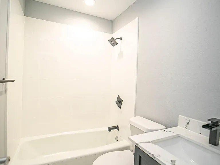 River Oaks Apartments — Photo 12