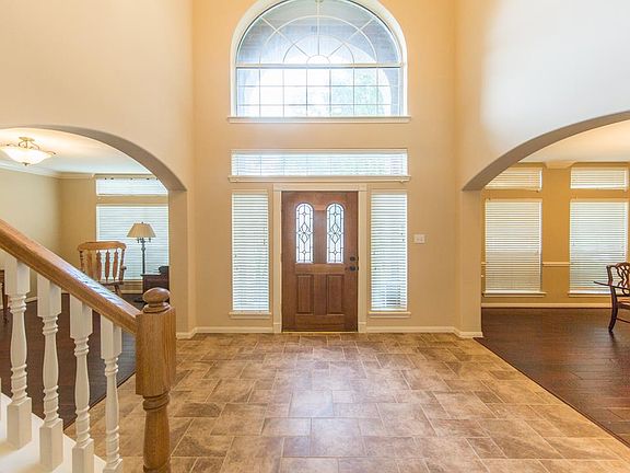 4th image of 1101 Peregrine Dr