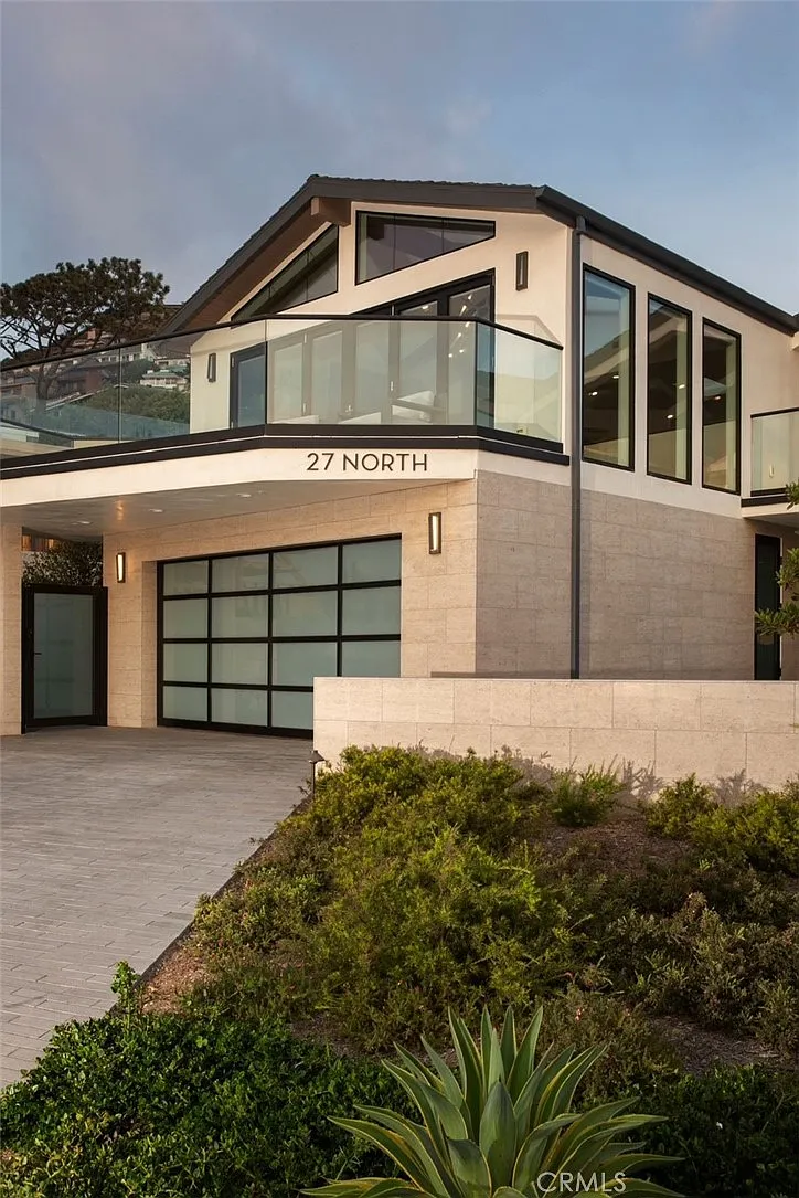 Building Photo - 27 N La Senda Dr