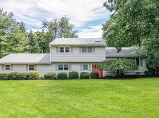 14 Meadowlark Dr, West Nyack, NY 10994