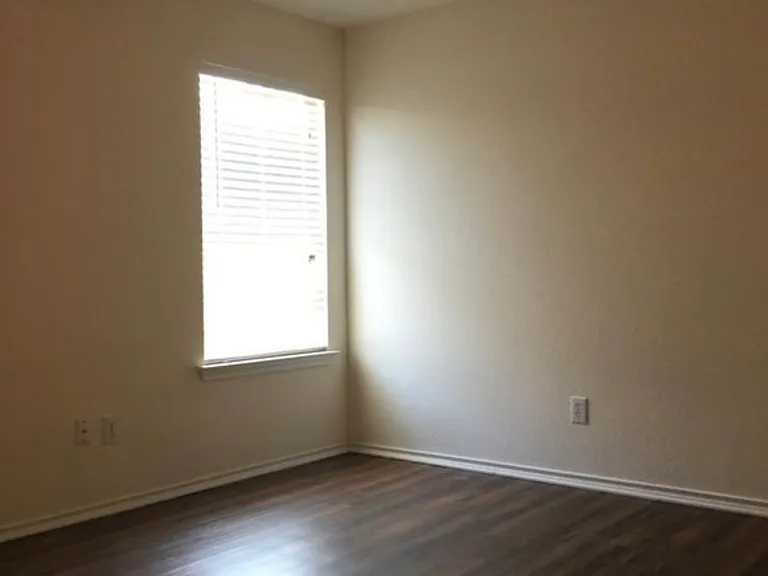 230 Phillips St — Photo 6