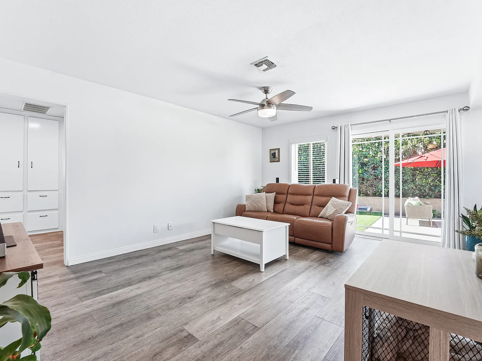 3 bed, 1189 sqft, $3,850 — Photo 3