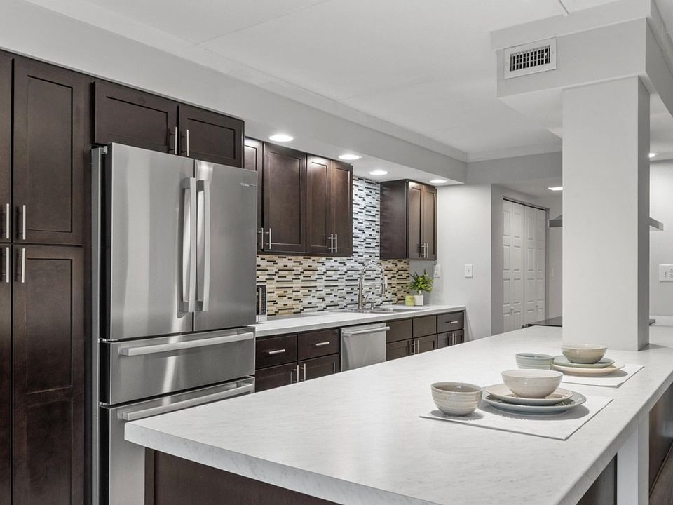 Kitchen, all stainless appliances