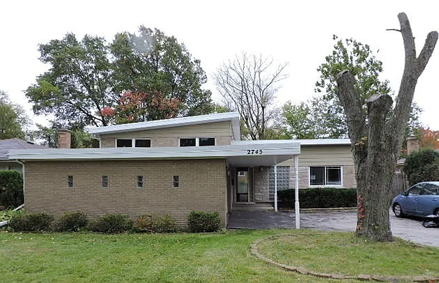 2745 Wilmette Ave photo 1