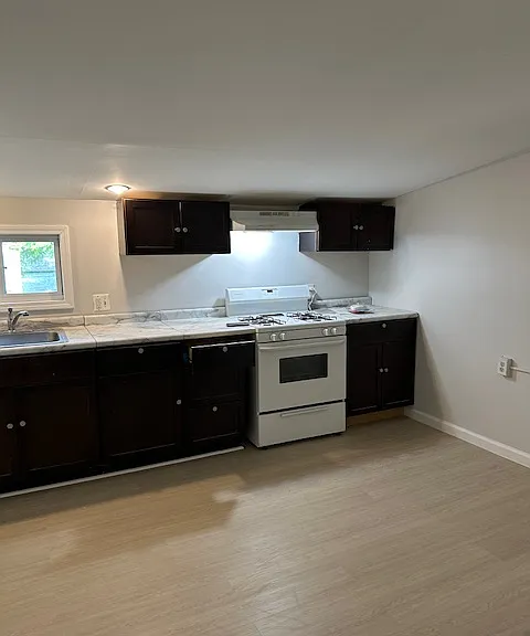 525 W Green St #4 — Photo 3