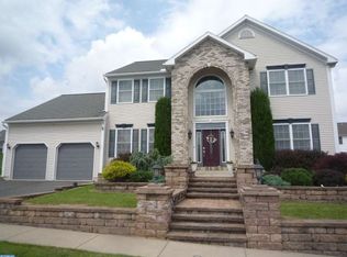 22 Shelly Dr, Sinking Spring, PA 19608