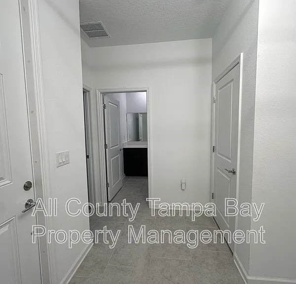 220 Pershing St — Photo 3