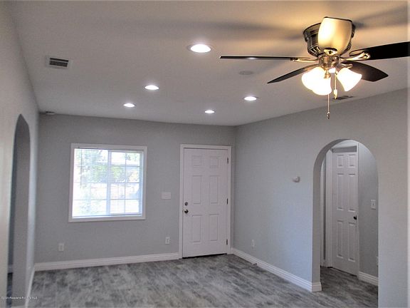 3rd image of 5411 Acacia St