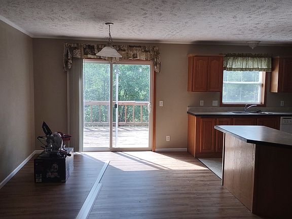 4th image of 1001 N Van Buren St