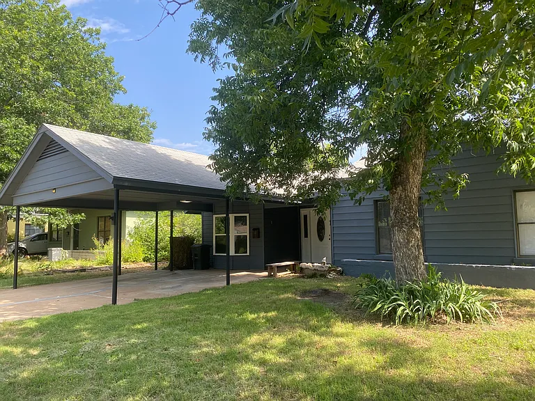 2242 Piedmont Pl — Photo 3