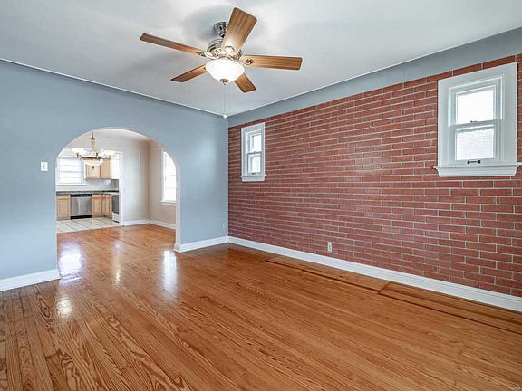 4th image of 227 W Loretta Ave