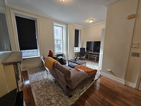 2nd image of 355 E 87th St APT 6