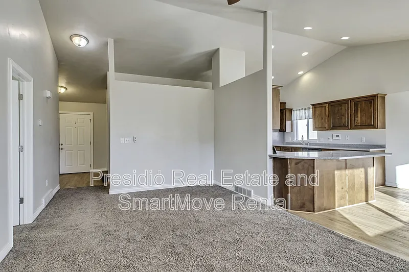 5 bed, 3.0 bath, $2,900 — Photo 2