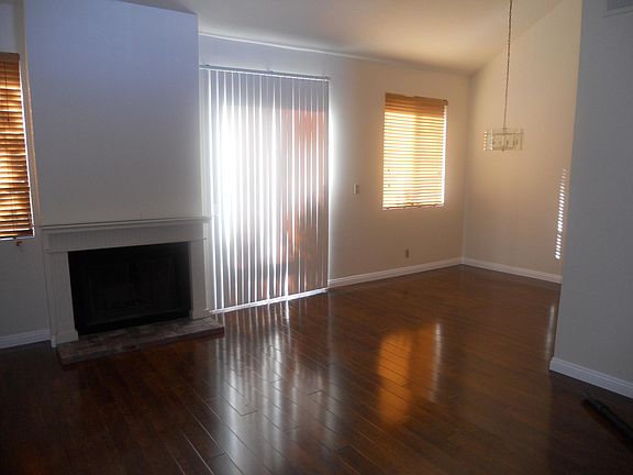 Open floor with vaulted ceilings