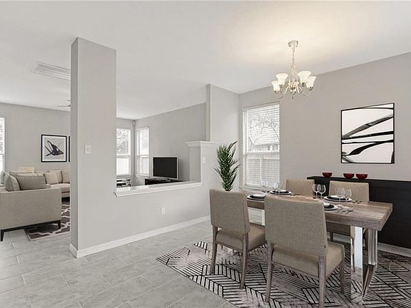 3rd image of 1918 White Oak Cir