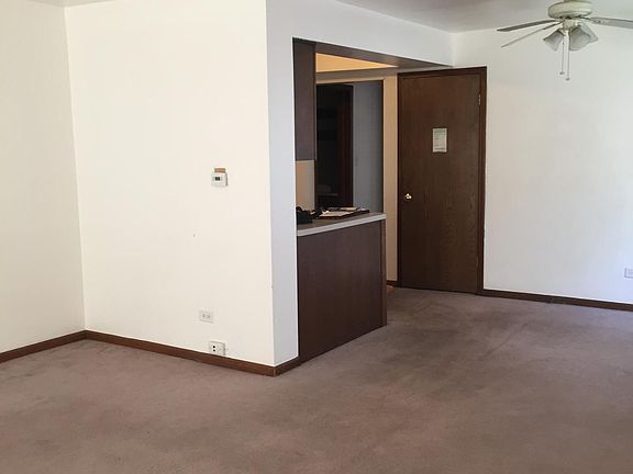 5th image of 320 W Burlington Ave APT 1