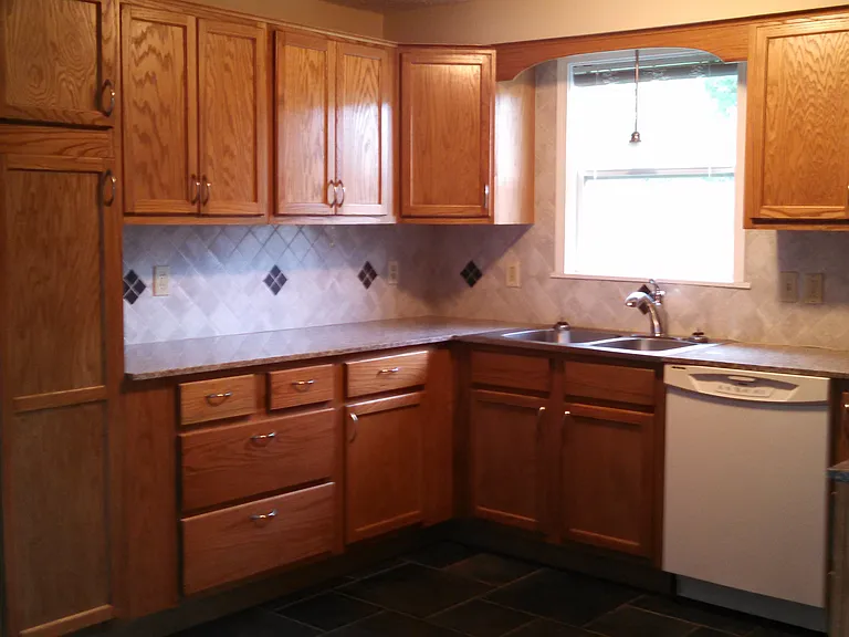 granite counters with tile backsplash