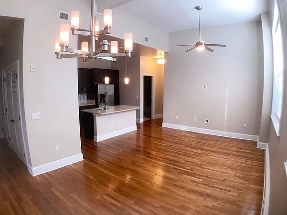3rd image of 2525 College St APT 1121