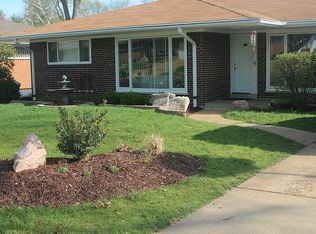8926 Rusdon Ln, Saint Louis, MO 63126