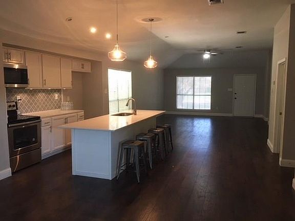 2nd image of 1374 Rosewood Ln
