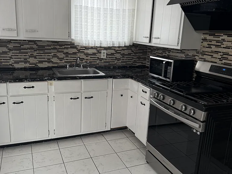 11 Walnut St #9 — Photo 7