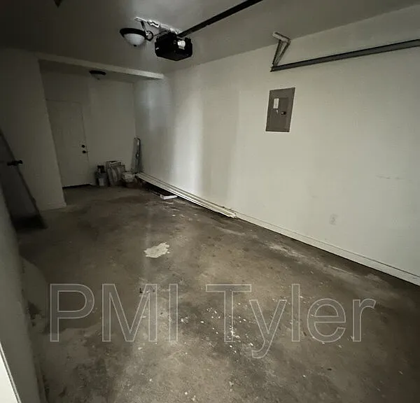 1538 N Hill Ave — Photo 14