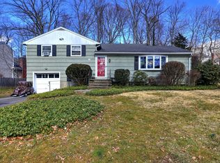 218 Woods End Rd, Fairfield, CT 06824