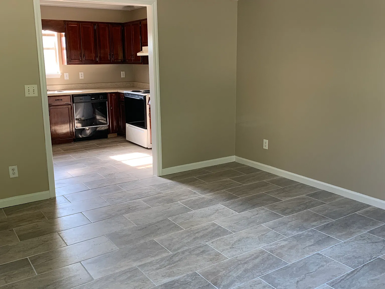 330 Baldwin Street SE — Photo 3